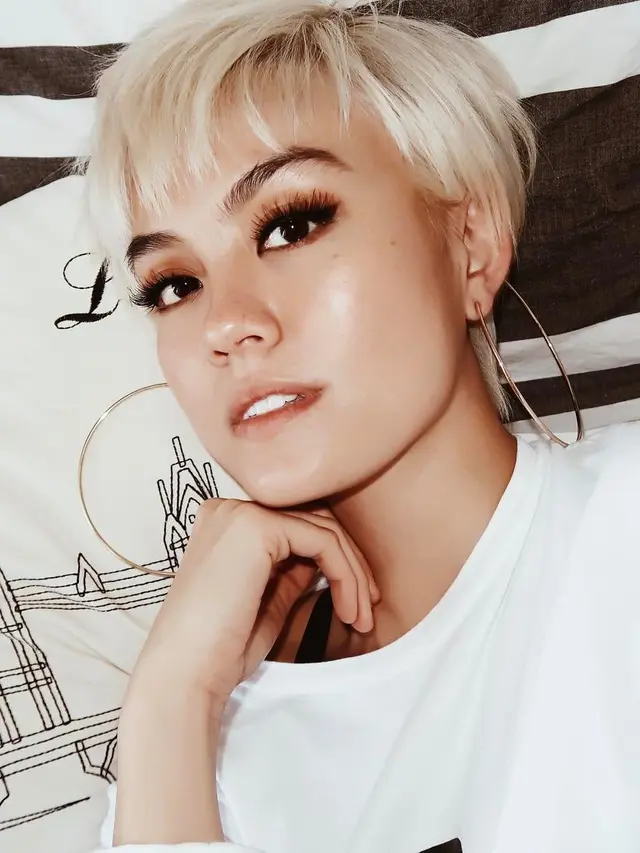 [Bintang] Dari Bondol Sampai Berponi, Gaya Rambut Agnez Mo Mana Yang Paling Kece?