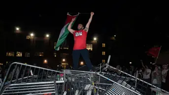 Memanas, Mahasiswa Pro-Palestina di Universitas George Washington Robohkan Barikade Polisi