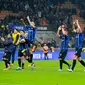 Para pemain Inter Milan melakukan selebrasi usai mengalahkan Atalanta pada pertandingan sepak bola perempat final Coppa Italia di Stadion San Siro, Milan, Italia, 31 Januari 2023. Inter Milan menang 1-0 atas Atalanta dan berhasil melaju ke semifinal Coppa Italia. (AP Photo/Antonio Calanni)