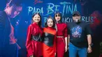 Mawar Eva de Jong, Sara Fajira dan Hanggini dalam film Para Betina Pengikut Iblis, baru saja melakukan press gathering belum lama ini. Tampil kompak dengan busana bernuansa merah, ketiganya pun tampil kompak dan siap menghibur para penonton di bioskop sebentar lagi. (Liputan6.com/IG/@sarafajira)