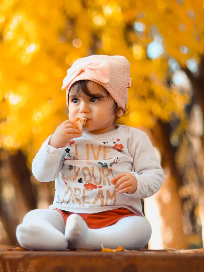 bayi makan