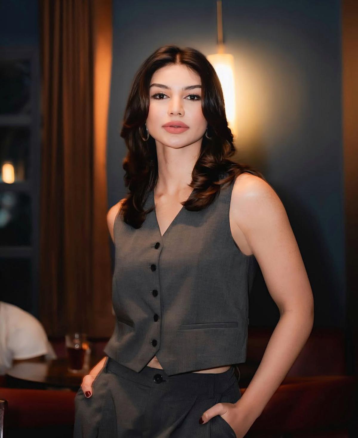 Potret Cantik Jihane Almira Tampil Elegan dalam Pemotretan, Isyaratkan Debut di Miss Universe?