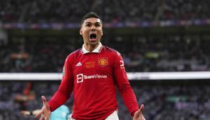 Pemain MU, Casemiro, merayakan golnya ke gawang Newcastle saat bertanding pada final Carabao Cup di Wembley, Minggu (26/2/2023) waktu setempat. (AP Photo/Alastair Grant)