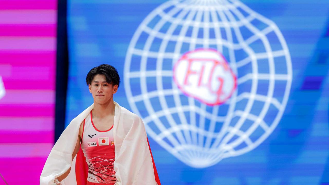 FOTO: Aksi Daiki Hashimoto Cetak Hattrick Emas di Kejuaraan Dunia Gimnastik Jakarta
