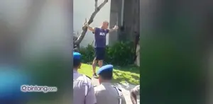 Sabet ditembak mati karena saat akan diamankan ia menusuk dada seorang polisi.