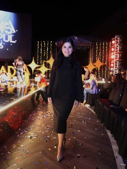 Unggahan foto baik G-Dragon dan foto Pharrel Williams mengangkat jari telunjuk, yang mengisyarat angka 1 (satu). Angka yang merupakan nomor urut suaminya terkait Pilkada DKI Jakarta. (Nurwahyunan/Bintang.com)