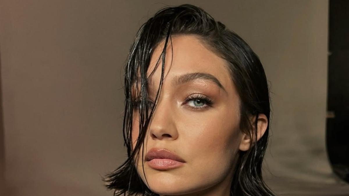 Gigi Hadid Keluar dari Zona Nyaman dengan Matte Black Mini Bob, Tampil Manglingi di 2026