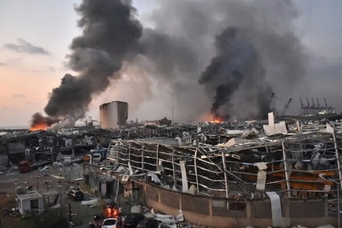 Rekaman video yang beredar menunjukkan ledakan membuat efek asap seperti kepala jamur dalam ukuran besar di ibukota Lebanon, Beirut (AFP)
