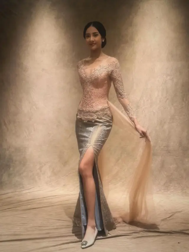 Potret Anya Geraldine dalam Balutan Kebaya