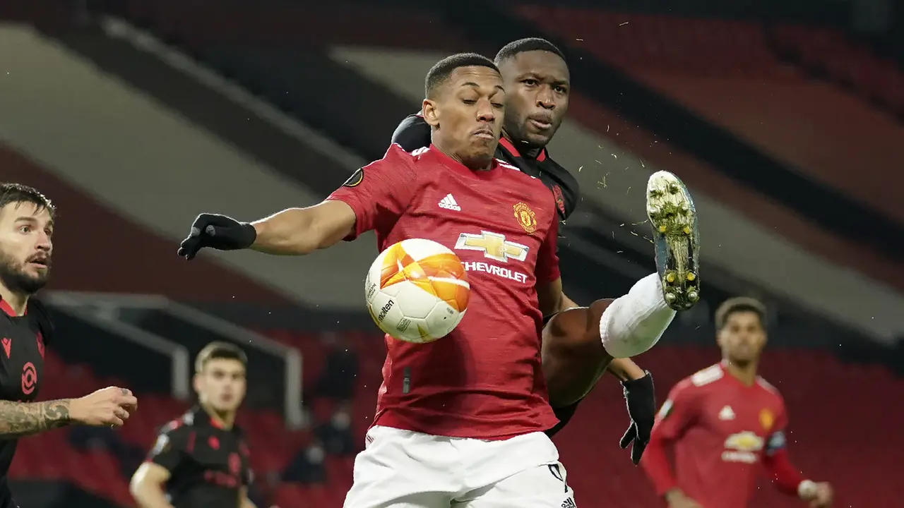 FOTO: Ditahan Imbang 0-0 Real Sociedad, Manchester United Lolos ke Babak 16 Besar Liga Europa - Anthony Martial; Modibo Sagnan