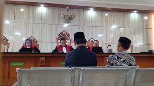 Bupati Bekasi Nonaktif Ade Kuswara Minta Dibebaskan