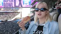 Cara Rose BLACKPINK sampai IN Stray Kids Styling Jaket Denim Trucker yang Kembali Tren