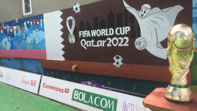 Trofi Piala Dunia 2022 di Depok Maharaja