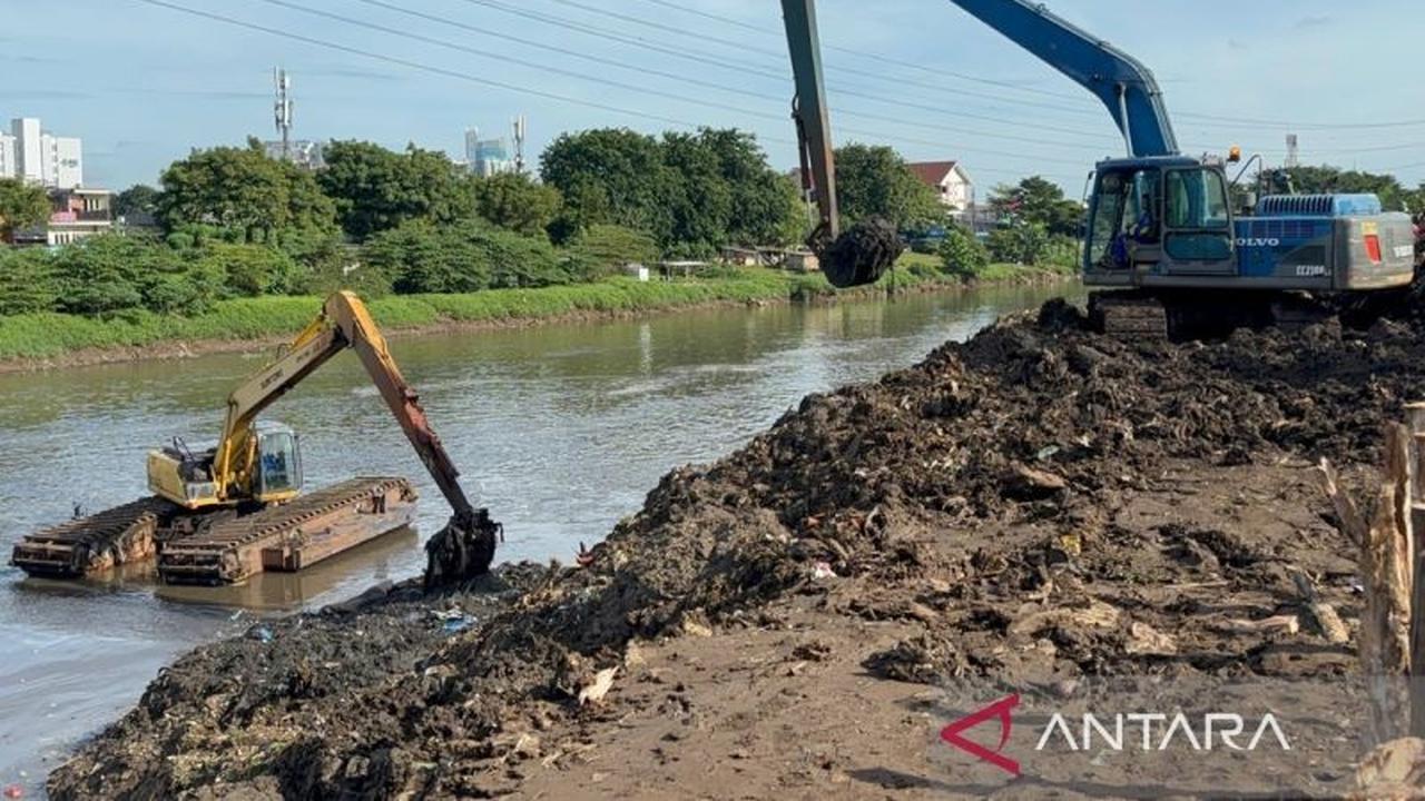 DKI Jakarta Intensifkan Pengerukan Lumpur untuk Tingkatkan Daya Tampung Air dan Antisipasi Banjir