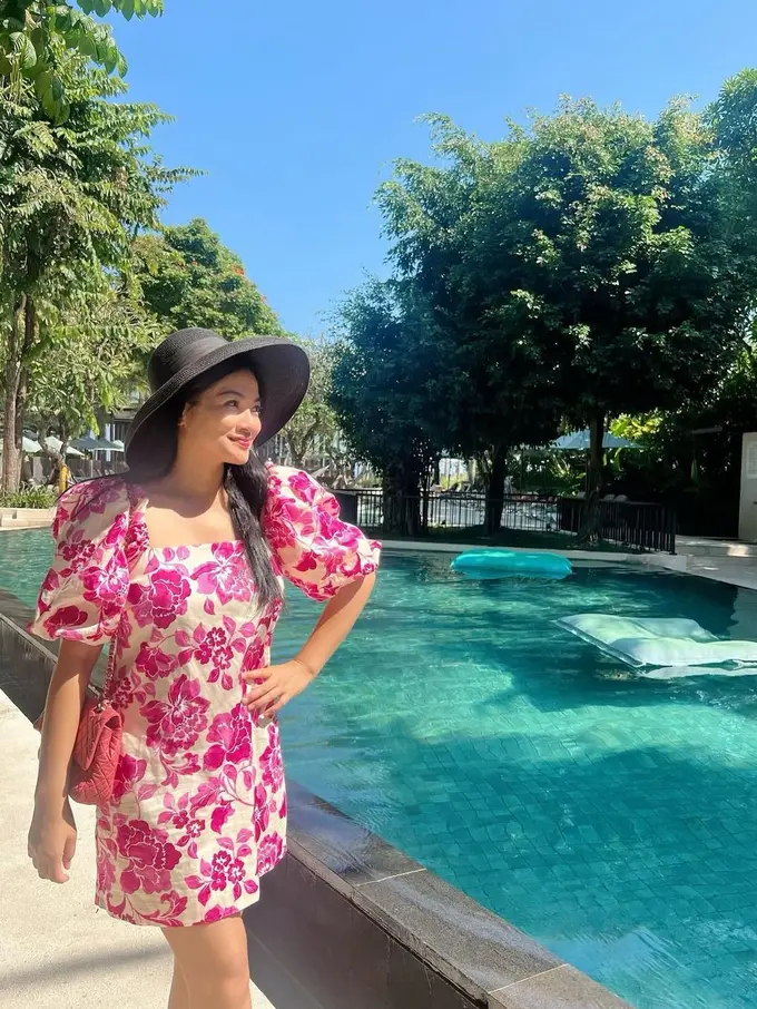 Pilihan Outfit Santai yang Tetap Elegan dan Ageless ala Titi Kamal (Instagram/@titi_kamall)
