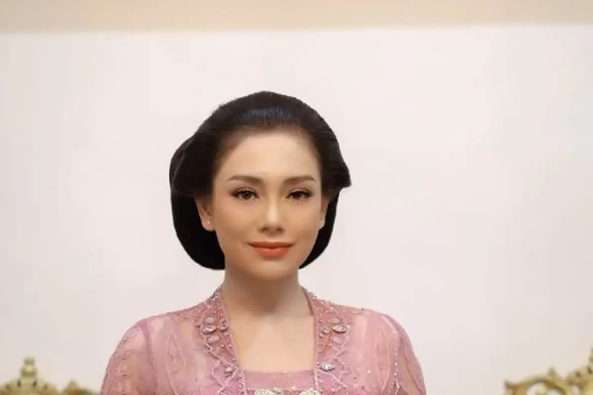 Pesona Ayu khas Putri Kerajaan Celine Evangelista Kenakan Kebaya Jawa Saat Dapat Gelar Kehormatan Keraton Surakarta Hadiningrat