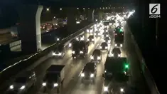 Sembilan hari jelang Hari Raya Idul Fitri, arus kendaraan di tol Jakarta-Cikampek mulai padat.