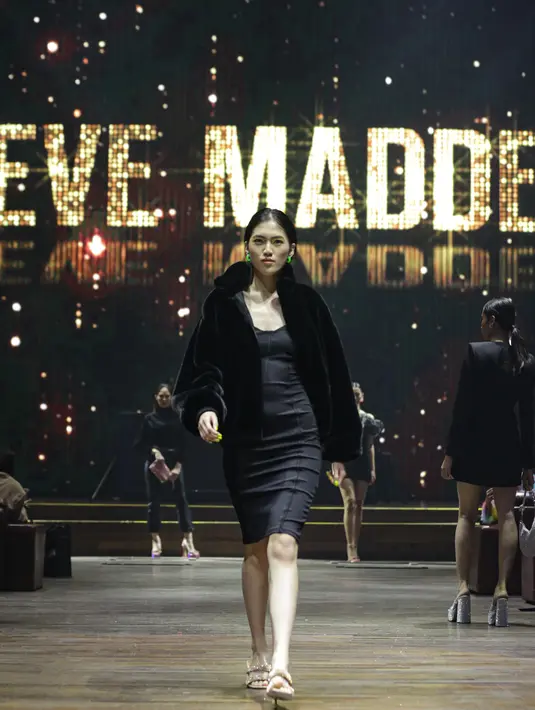 Semua desain musim ini konsisten mengusung identitas brand Steve Madden. Steve Madden sendiri selalu dikenal bold dan unapologetic. Foto: Document/Steve Madden.