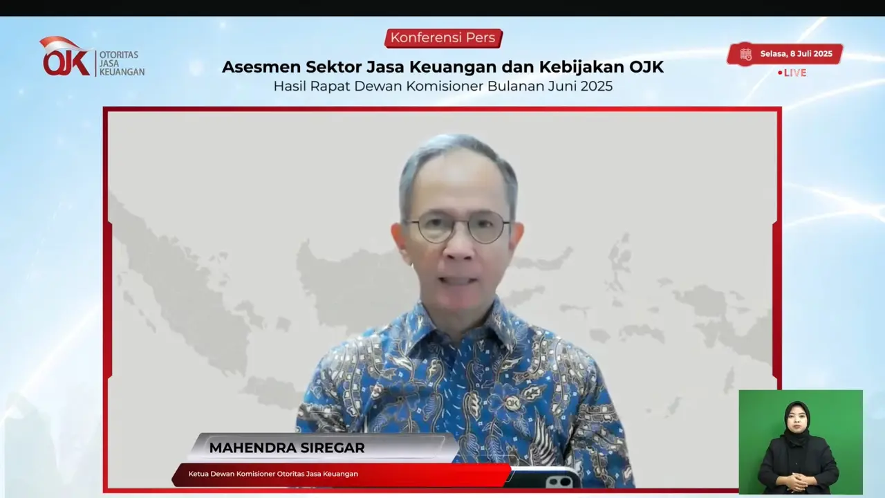 Ketua Otoritas Jasa Keuangan (OJK)  Mahendra Siregar dalam konferensi per RDKB Juni 2025, Selasa (8/7/2025).