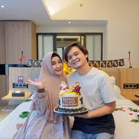 Anisa Rahma dan suami (Sumber: Instagram/anisarahma_12)