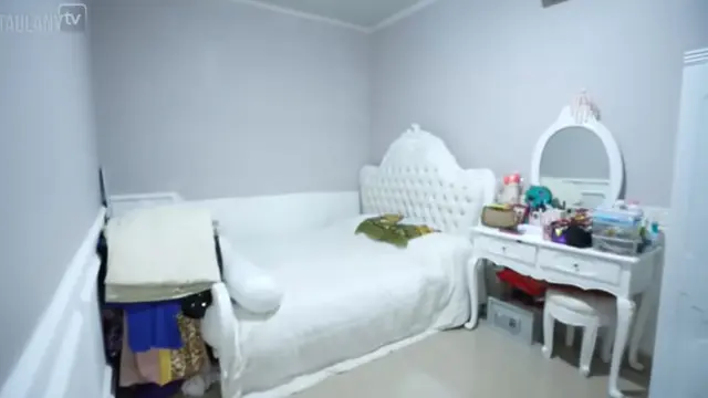 Potret Ruang Tamu Rumah Boiyen (YouTube/Taulany TV)