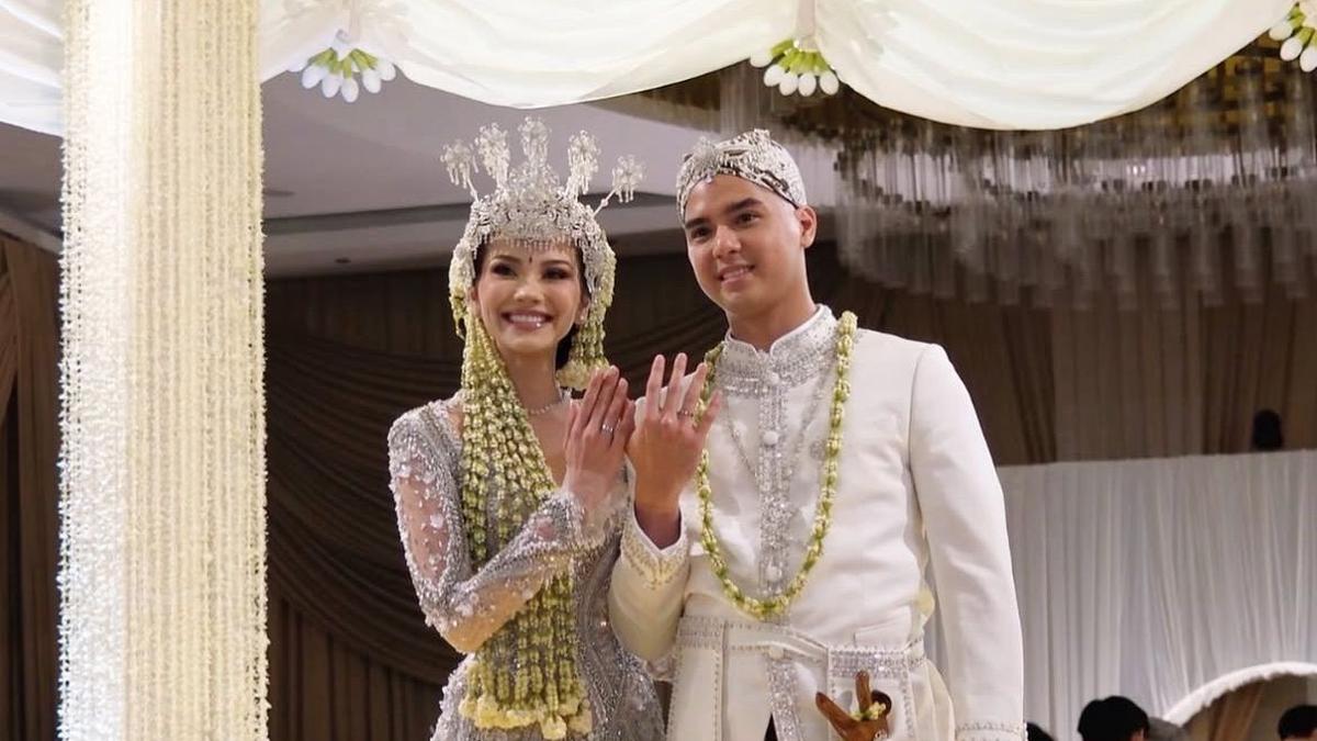 Tampilan Busana Pengantin ala Sunda Modern Alyssa Daguise Saat Menikah dengan Al Ghazali