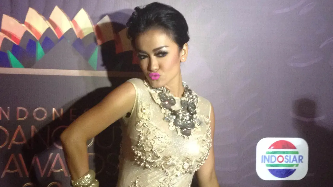 Julia Perez Masih Doyan Pacari Bule