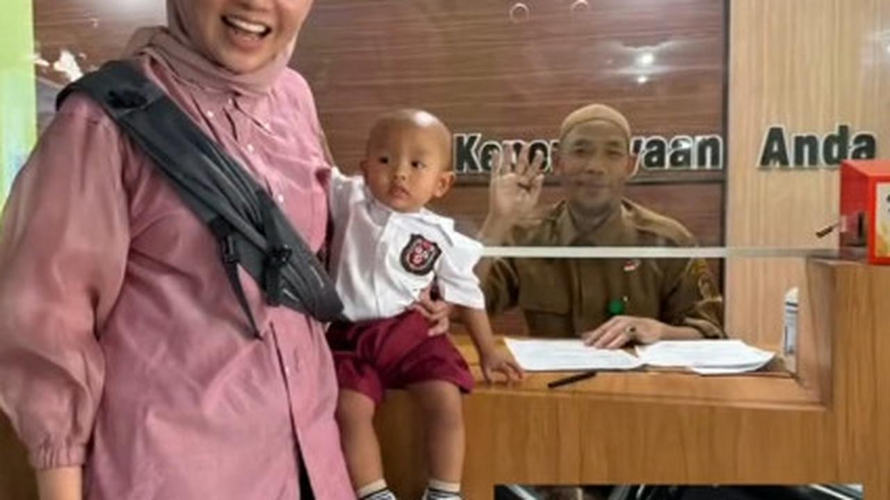 Wanita Ini Daftarkan Anaknya ke Sekolah untuk Tahun 2030 Mendatang, Aksinya Curi Perthatian