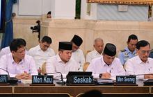 Seskab Teddy Pastikan Negara Hadir ke Pelosok Daerah: Tak akan Biarkan Rakyat Hadapi Kesulitan