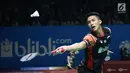 Pebulu tangkis tungal putra Indonesia, Jonatan Christie saat melawan Chou Tien Chen (Taiwan) di perempat final Indonesia Open 2019 di Istora Senayan, Jakarta, Jumat (19/7/2019). Jonatan Christie kalah 16-21, 21-18, 21-14. (Liputan6.com/Helmi Fitrhiansyah)