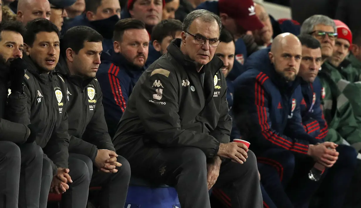 4. Bielsa hanya butuh waktu dua tahun untuk mengantarkan Leeds naik kasta. Berkat racikan taktik Bielsa, Leeds United tampil konsisten sepanjang musim dan menjadi pemuncak klasemen Divisi Championship. (Adrian Dennis)