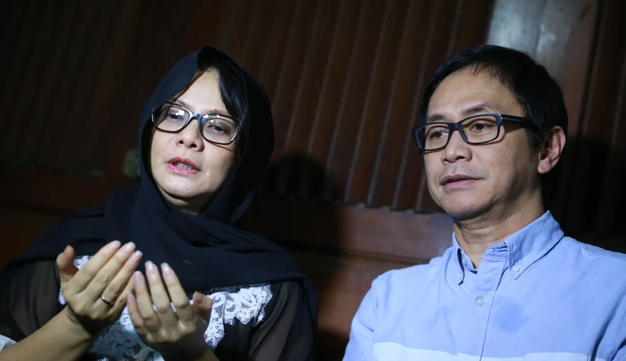 Tiga tahun berjuang dengan penyakit stroke, Ibunda Memes, Nyi Rd Hj. Djoehanah Kosim Binti Rd. Purawinekas, akhirnya meninggal dunia pada Minggu (23/10/2016) pukul 10.10 WIB. (Adrian Putra/Bintang.com)