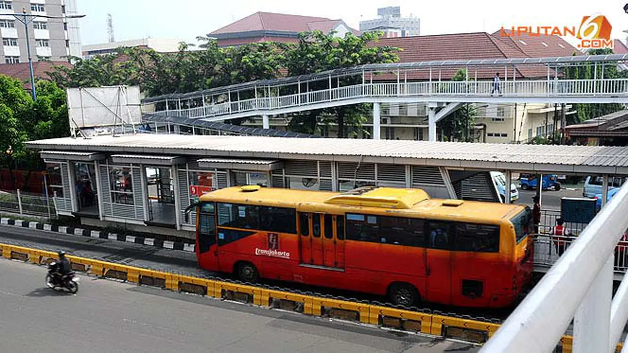 busway-buruh-transjakarta-2-130501b.jpg
