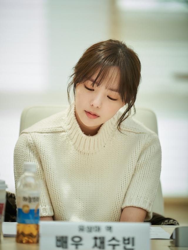 Chae Soo Bin dalam proses reading Film Korea Omniscient Reader’s Viewpoint. (Lotte Entertainment via SOompi)