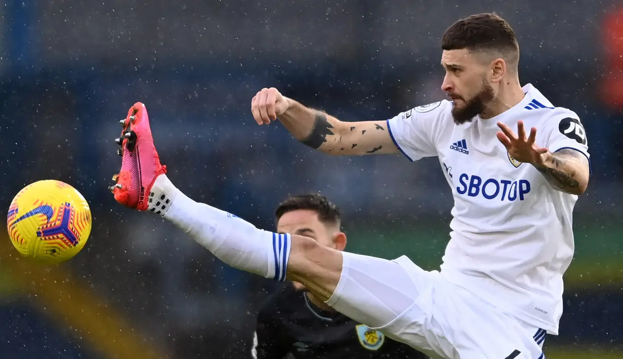 Mateusz Klich telah mengabdikan diri bersama Leeds United sejak 1 Juli 2017 dan masih terikat kontrak hingga 30 Juni 2024. Pria 32 tahun tersebut telah memainkan 178 pertandingan dengan mencetak 22 gol dan 21 assist. Sementara itu, Klich telah membuat 40 caps dan dua gol bersama Timnas Polandia. (AFP/Laurance Griffiths)