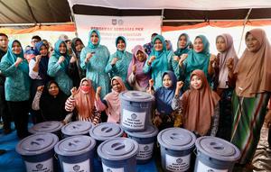 Ketua Umum TP PKK Pusat Tri Tito Karnavian Salurkan Bantuan Pascabencana di Aceh Tamiang