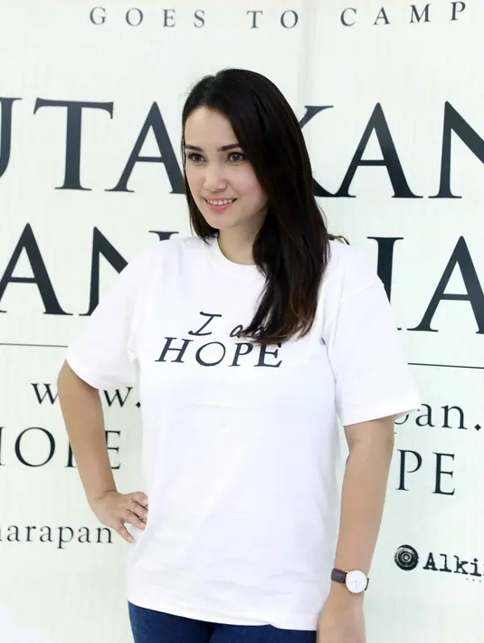 Calon istri Franky Sihombing  ini menyarankan untuk menghindari junk food, istirahat yang cukup serta terapkan hidup sehat agar terhindar dari penyakit kanker. Pasalnya, dulu kanker biasa timbul karena faktor keturunan. (Nurwahyunan/Bintang.com)