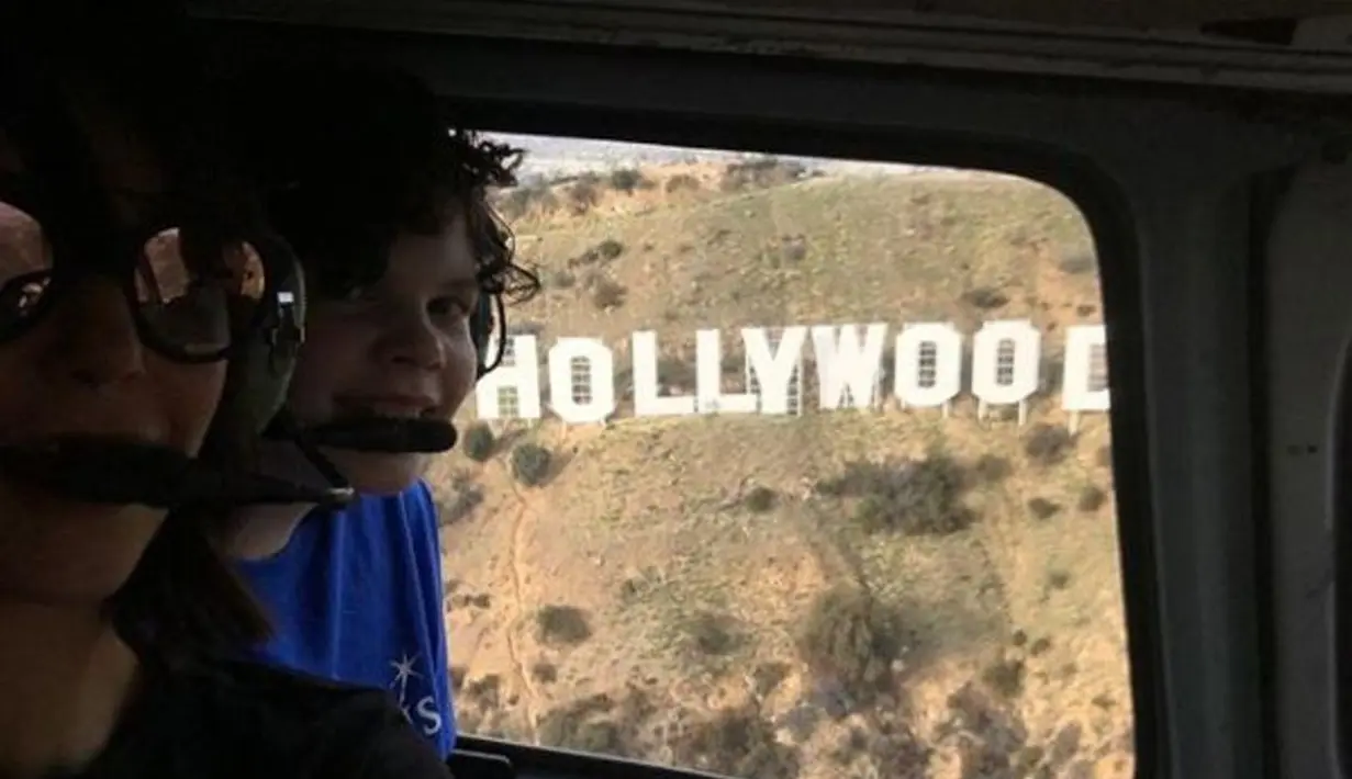 Nina bercerita bahwa ia pergi melewata ikon kota seperti tulisan Hollywood, The Getty Museum, Venice, dan lain sebagainya. (instagram/nina)