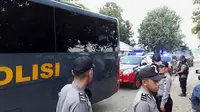 Sebanyak 150-an napi teroris dan tahanan perkara terorisme tiba di Nusakambangan, Cilacap, Kamis (10/5/2018). (Foto: Liputan6.com/Muhamad Ridlo)