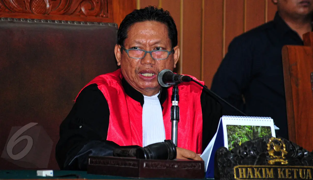 Hakim tunggal Zuhari menolak gugatan praperadilan yang diajukan penyidik KPK, Novel Baswedan pada sidang putusan praperadilan terkait penangkapan dirinya di Pengadilan Negeri Jakarta Selatan, Selasa (9/6/2015).  (Liputan6.com/Yoppy Renato)