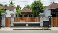 6 Model Pagar Rumah di Kampung dengan Pilar Batu Andesit, Tampil Kokoh dan Elegan