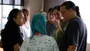 Kerabat, sahabat dan relasi Roweina dan James Sahertian datang ke rumah sakit. (Galih W. Satria/Bintang.com)