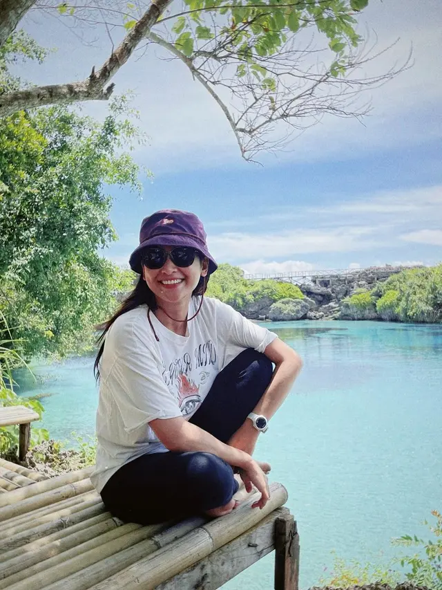 6 Potret Indah Permatasari dan dan Arie Kriting Liburan di Sumba, Selalu Romantis