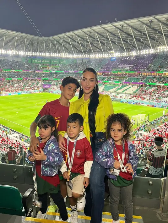 CR7 terlihat kecewa saat ditarik keluar dalam pertandingan melawan Korea Selatan yang memicu reaksi emosional pesepakbola kawakan tersebut. [@georginagio]