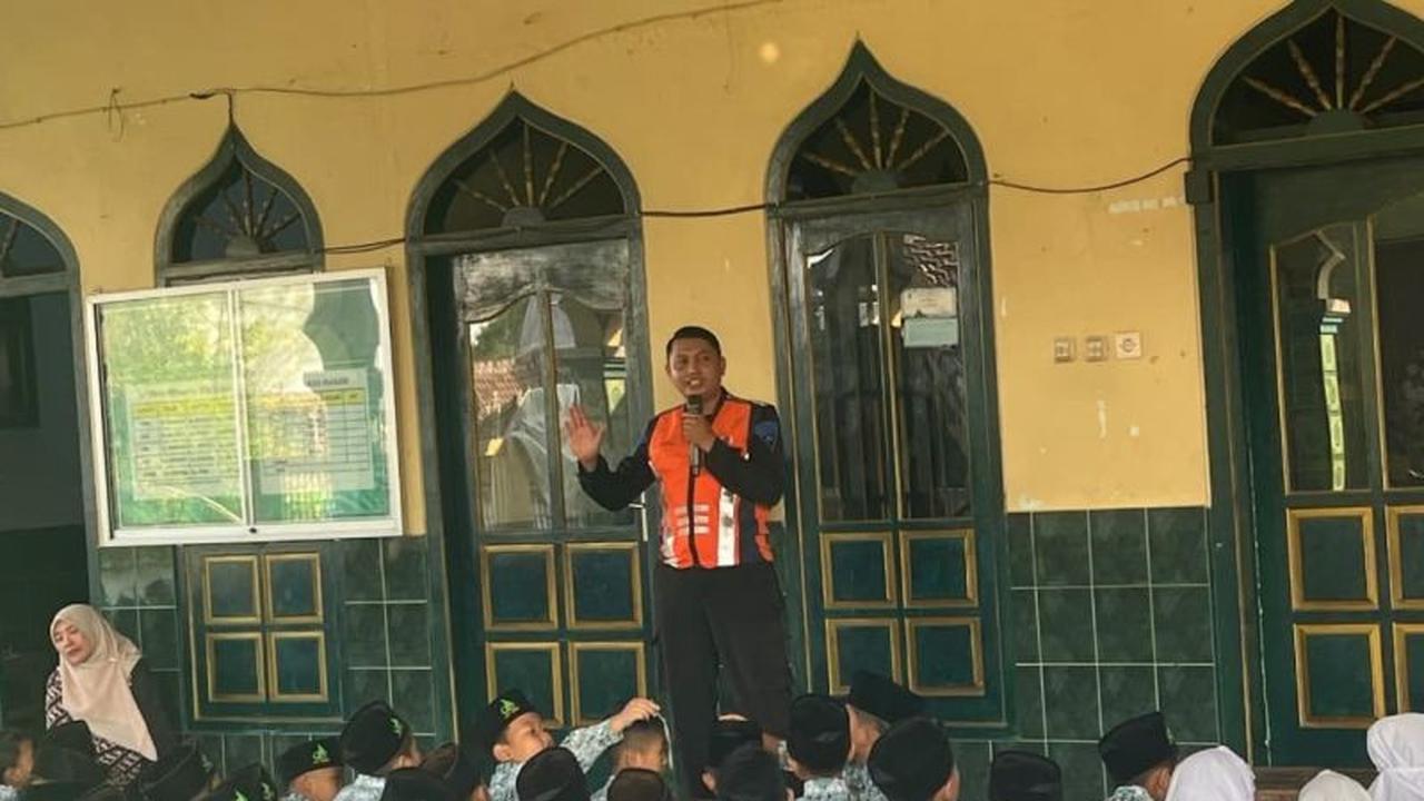KAI Daop 7 Madiun Gencarkan Edukasi Keselamatan Kereta Api di Nganjuk, Sasar Pelajar MI Al Huda