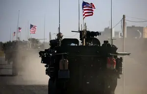 Tank milik tentara AS melintas di wilayah Iran (AFP/Delil Souleiman)