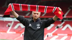 Manchester United memperkenalkan pelatih baru yaitu Jose Mourinho kepada media di Stadion Old Trafford, Manchester, (05/7/2016). (EPA/Nigel Roddis)