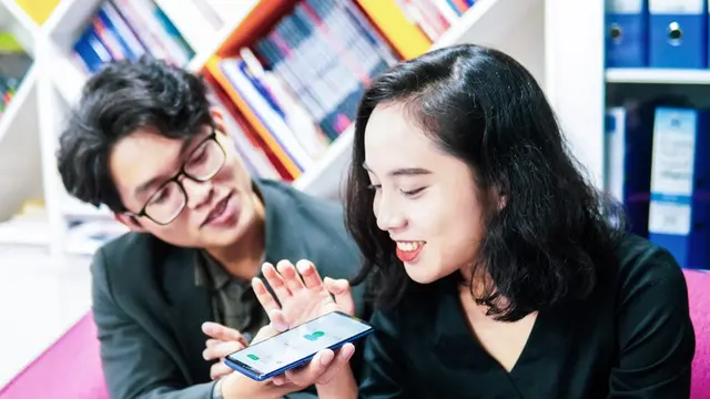 Aplikasi pembelajaran bahasa Inggris Elsa Speak