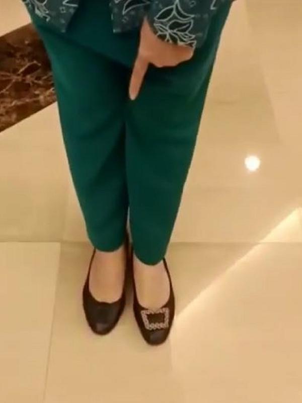 Atalia Praratya salah memakai sepatu (Dok.Instagram/@ataliapr/https://www.instagram.com/p/B46GdVhH0hJ/Komarudin)