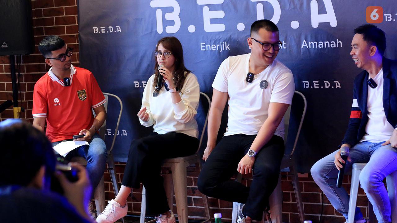 Tsamara Amany bersama Pangeran Siahaan temui suporter bola Banjarmasin